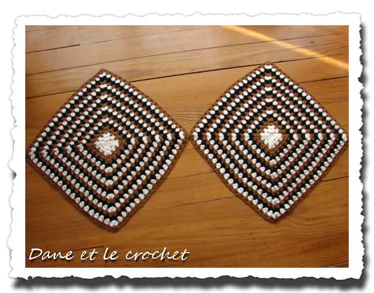 Dane-et-le-crochet-poncho02.jpg