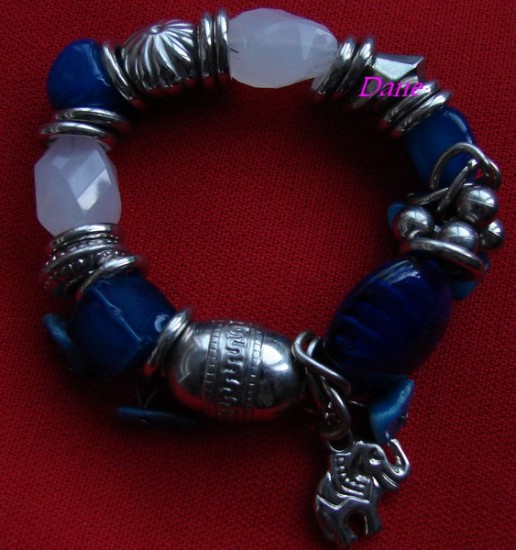 <br /><br /><p><img  data-cke-saved-src="/public/bijoux-fantaisie/.bracelet_bleu_m.jpg src="/public/bijoux-fantaisie/.bracelet_bleu_m.jpg
