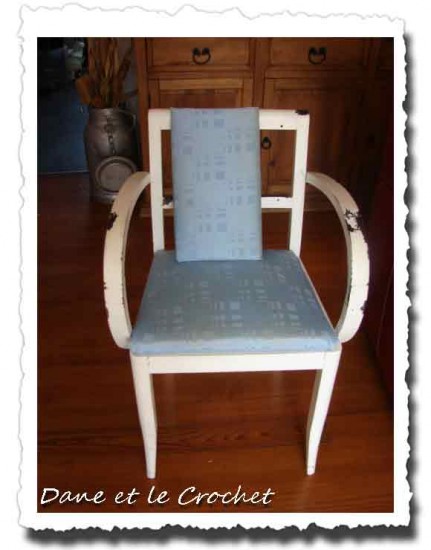dane--et-le-crochet-fauteuil-avant-00.jpg