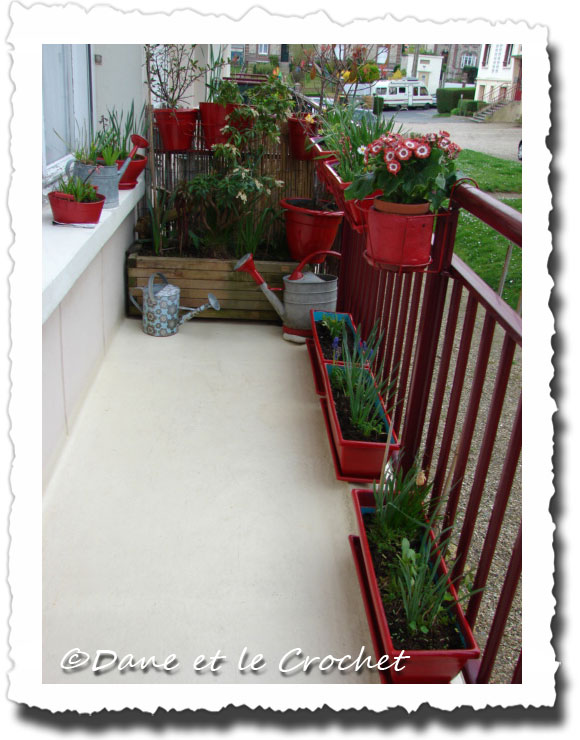 Dane-et-le-Crochet-jardinieres-rouge.-3jpg.jpg