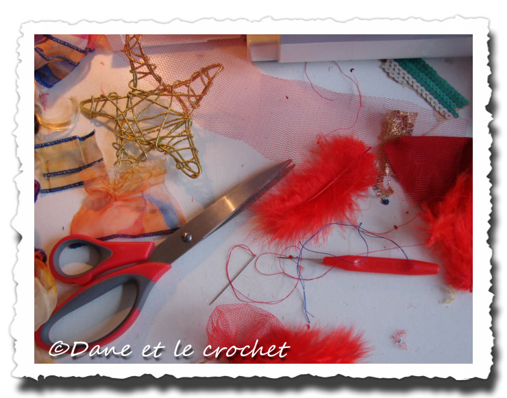 Dane-et-le-Crochet--confection-chapeau-volants.jpg