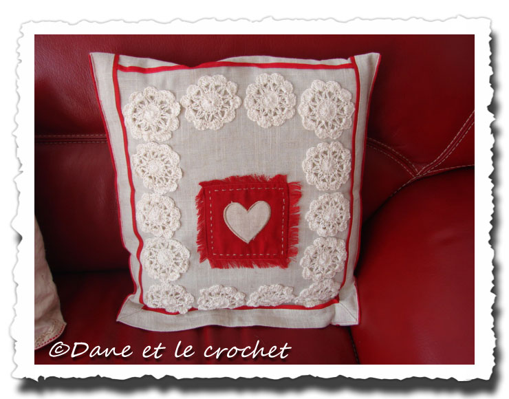 Dane-et-le-Crochet-coussin-termine-1.jpg