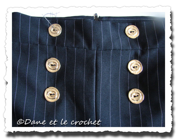 Dane-et-le-Crochet-boutons-dores-1.jpg