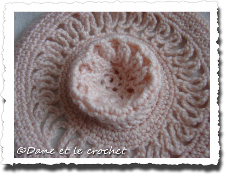 Dane-et-le-Crochet-detail2-medaillons-rose-poudre.jpg