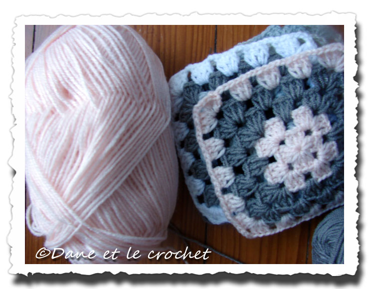 Dane-et-le-Crochet-granny-dragee-taupe.jpg