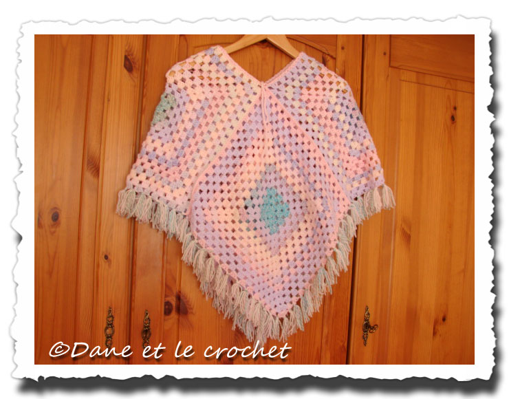 Dane-et-le-Crochet-poncho-termine.jpg