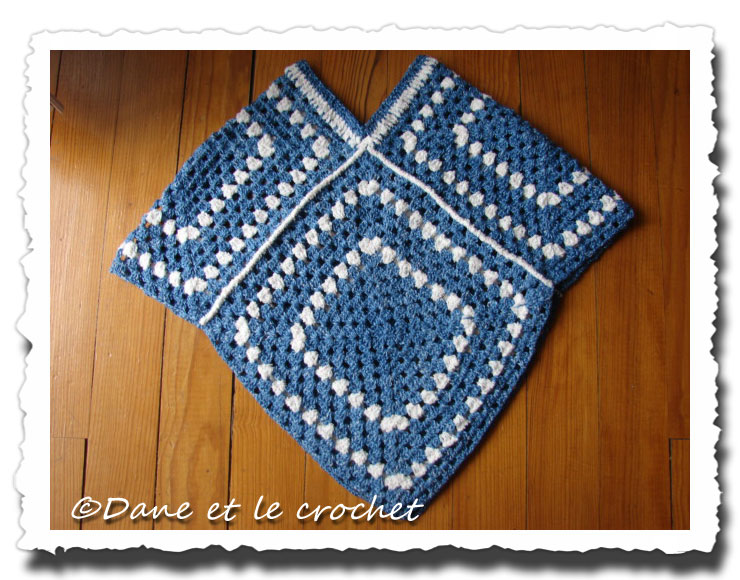 Dane-et-le-Crochet-poncho-1.jpg