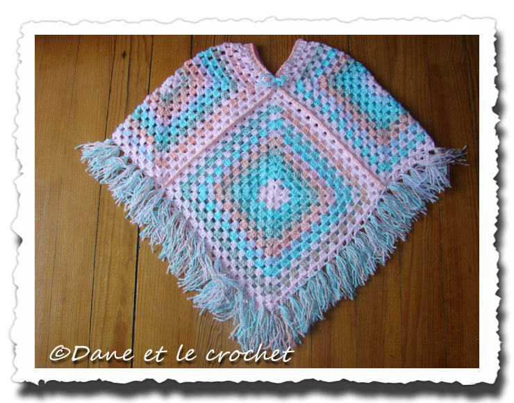 Dane-et-le-Crochet-poncho-5.jpg