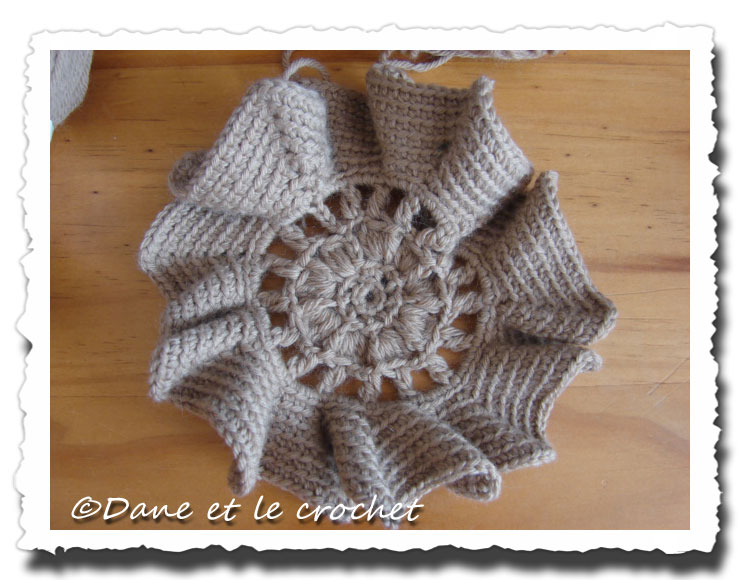 Dane-et-le-Crochet-medaillons.-plissej2.jpg